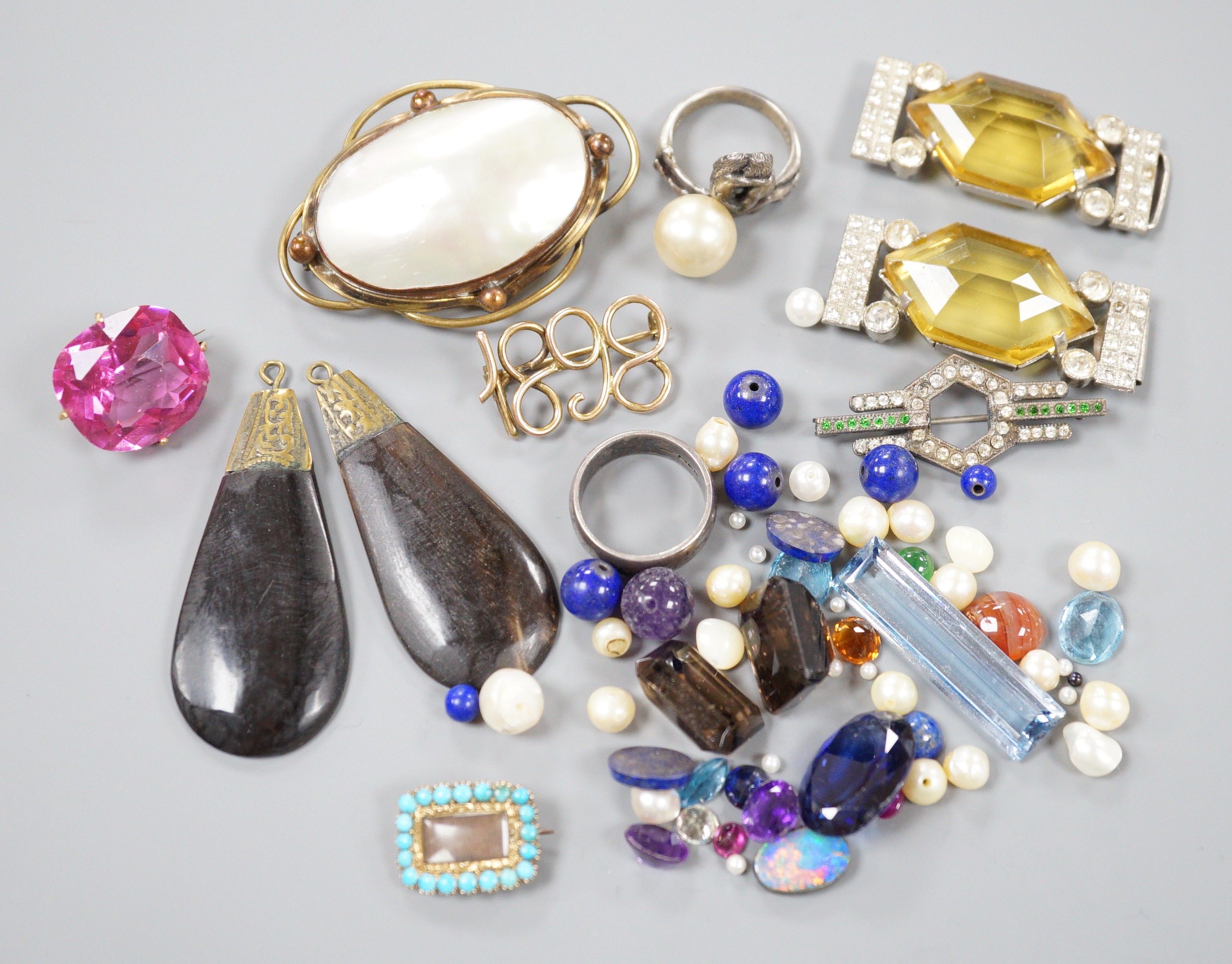 A small quantity of assorted jewellery, including costume and a Victorian yellow metal and turquoise set mourning brooch.